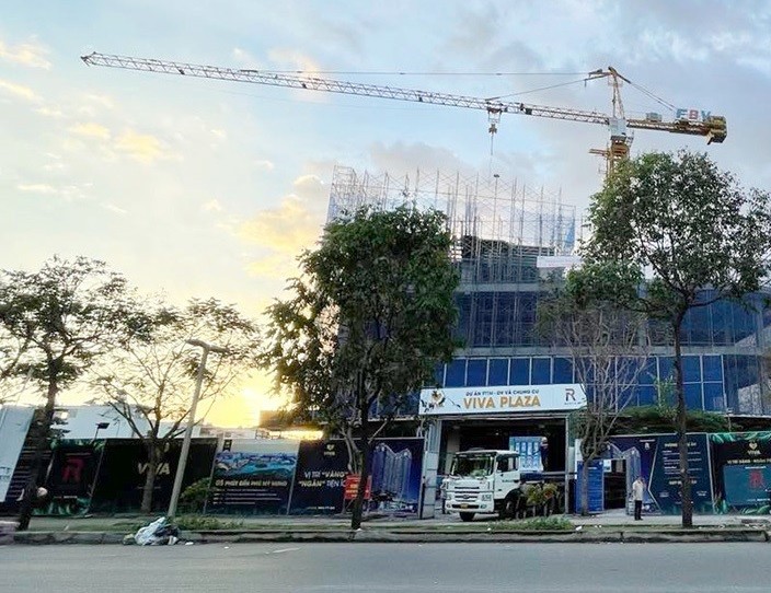 chinh-quyen-tiep-tay-giao-dat-cua-dan-cho-chu-du-an-viva-plaza-1-1758097087.jpg