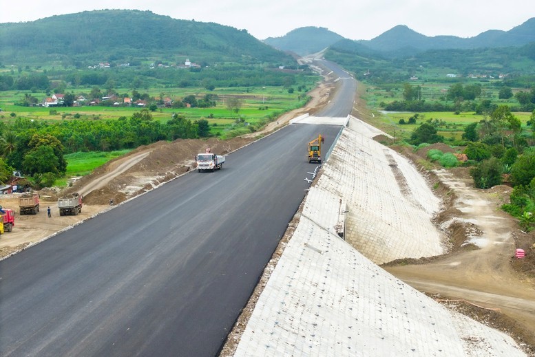 Chốt lịch 15/6: Cao tốc Chí Thạnh - Vân Phong chính thức hoàn thiện toàn bộ hạng mục!