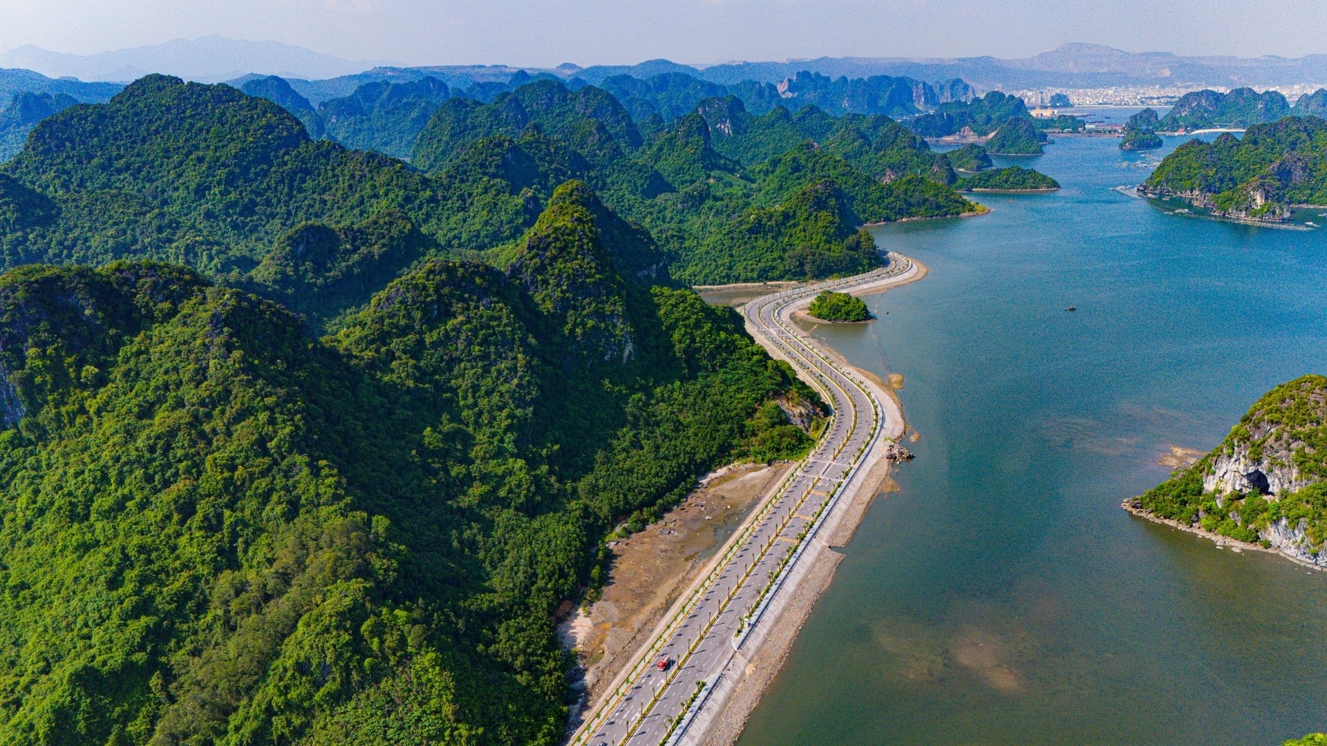 Chính thức nâng tốc độ lên 80km/h trên cung đường ven biển đẹp nhất Quảng Ninh
