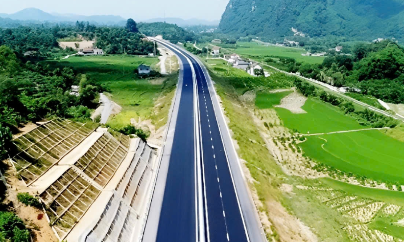 Việt Nam đang xây cầu dây văng có nhịp chính dài nhất cả nước trên tuyến cao tốc 10.000 tỷ đồng