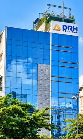 DRH Holdings: Doanh thu 6 tháng chỉ 1,8 tỷ, lỗ gần 39 tỷ, cổ phiếu bị đình chỉ