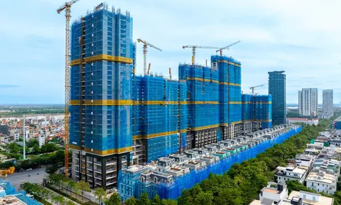 Soi tiến độ hai dự án hàng hiệu Noble Crystal của Sunshine Group tại Hà Nội